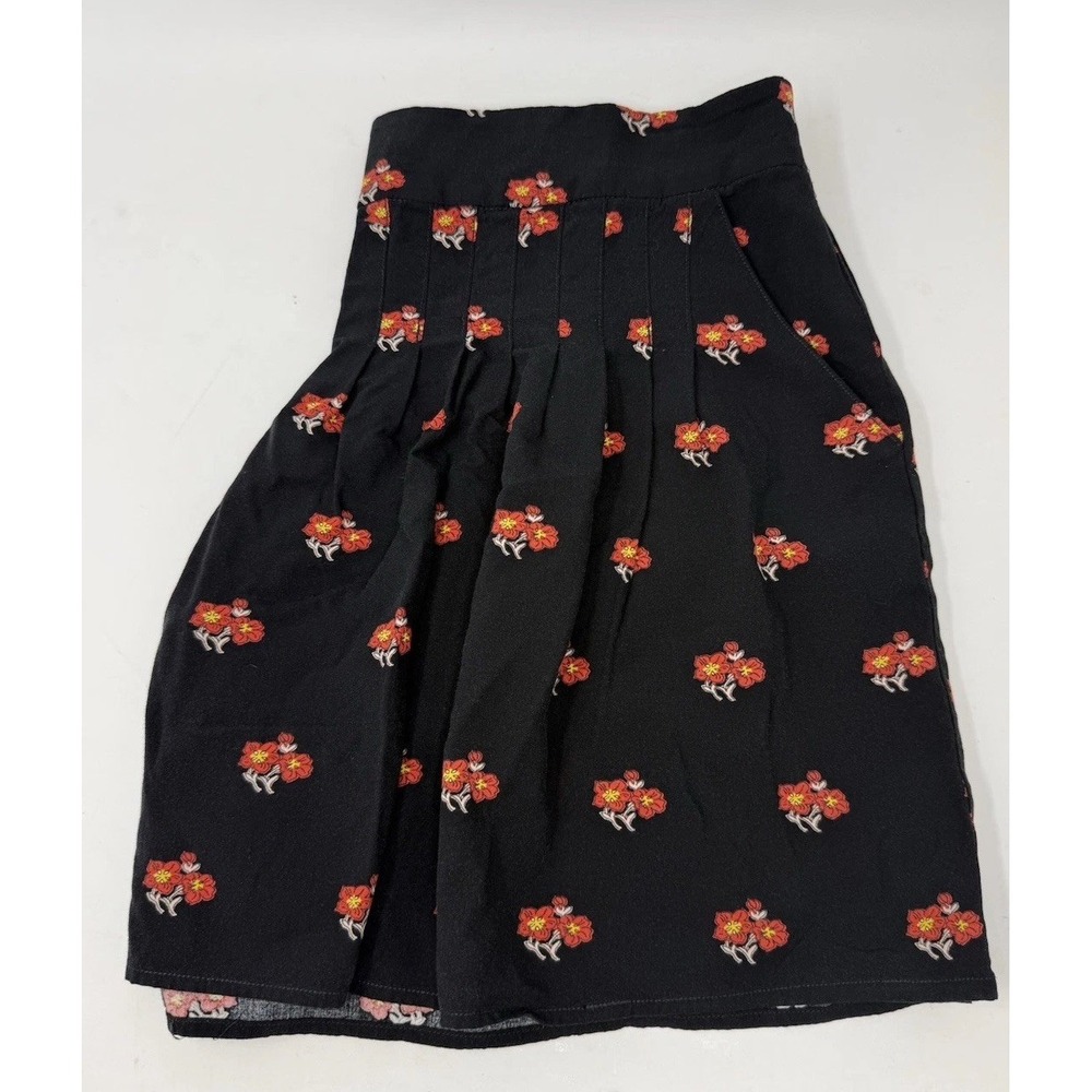 Maeve Black with Red Floral Design Side Pockets Size Large
